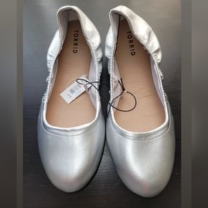Torrid: New with tags! Scrunch Ballet Flat in silver. Size 10.5. Tried on once